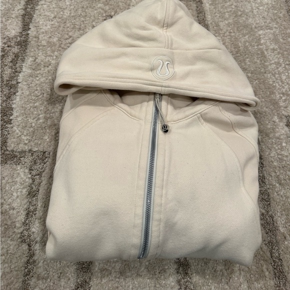 Lululemon Scuba Hoodie - Picture 5 of 5